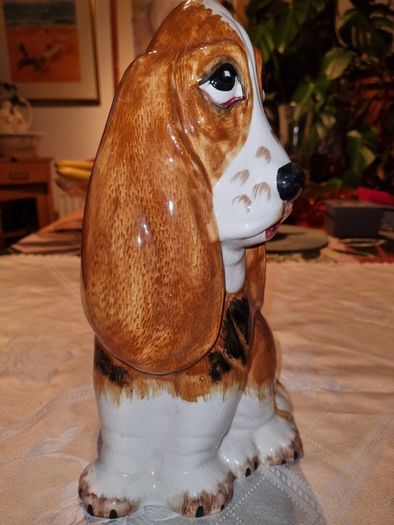Large English Ceramic Pottery Hound Dog