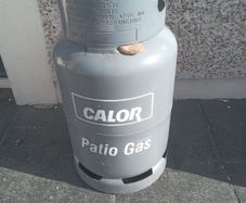 Patio gas bottle (full)