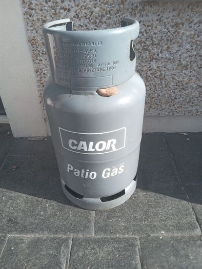 Patio gas bottle (full)