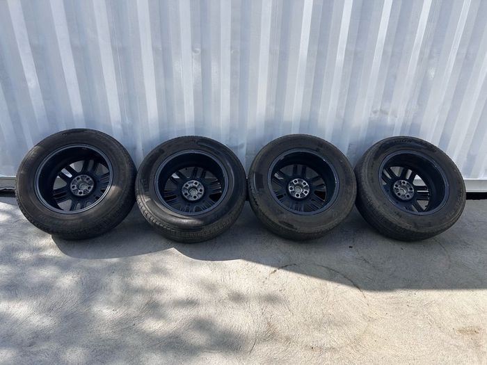 Genuine Land Rover Defender 19" Alloy Wheels