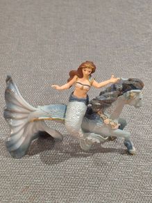 Schleich Mermaid Eyela on Horseback sea