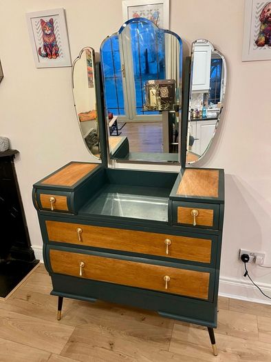 A Striking, Bespoke Bathroom Vanity