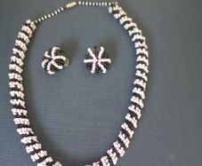 Vintage Beaded Necklace and Clip On Earrings for Sale