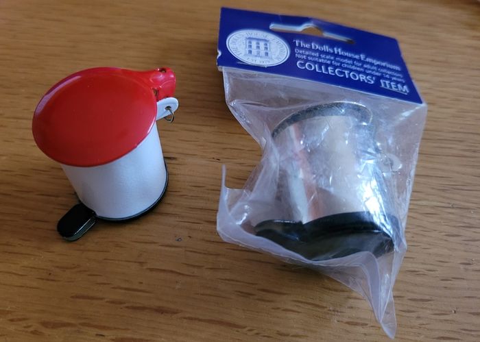 Dolls house miniatures / accessories - kitchen essentials