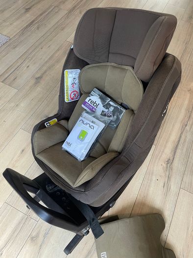 Nuna swivel CAR SEAT