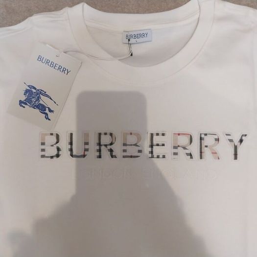 White burberry t-shirt