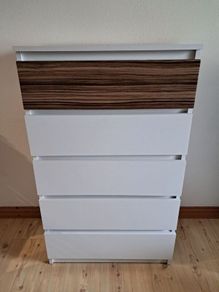 chest of drawers