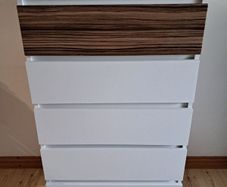 chest of drawers