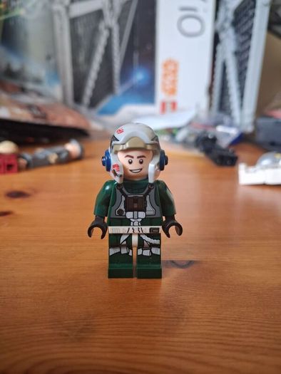 Lego star wars minifigure sw1092 ucs rebem  a-wing pilot from 75275
