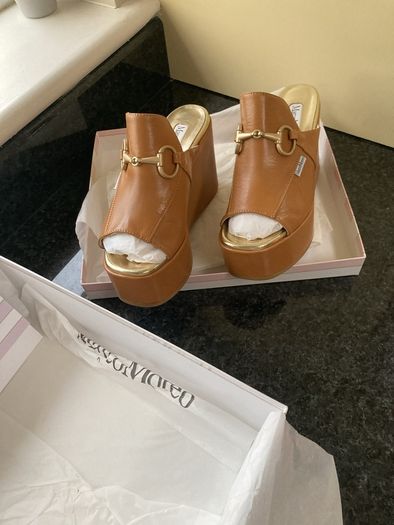 Marco Moreo Tan Gucci style wedge size 38