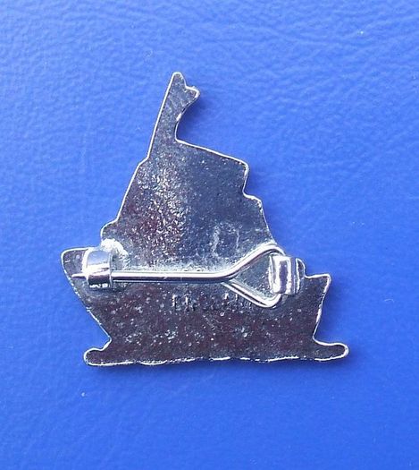 SALLY LINE (UK ferry company) - souvenir enamel badge of the Sally Line mascot (1980's)