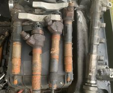 Injector Head & x4 Injectors for B7 VW Passat