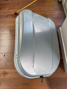 Roof box