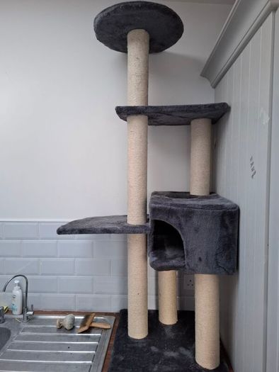 Cat tree house