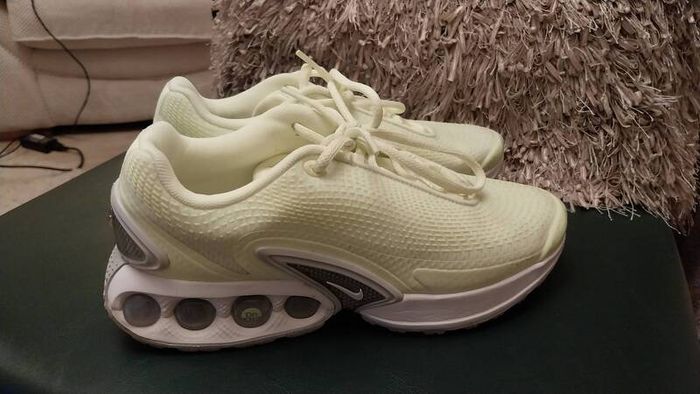 Nike size 4 perfect immaculate were 120