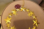 Contempory gold star christmas wreath