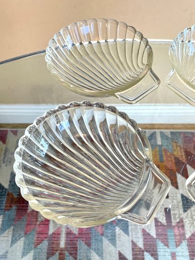 Set of 4 Vintage Pyrex Glass Shell Dishes Plates Bowls