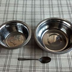 2 Pet Bowls