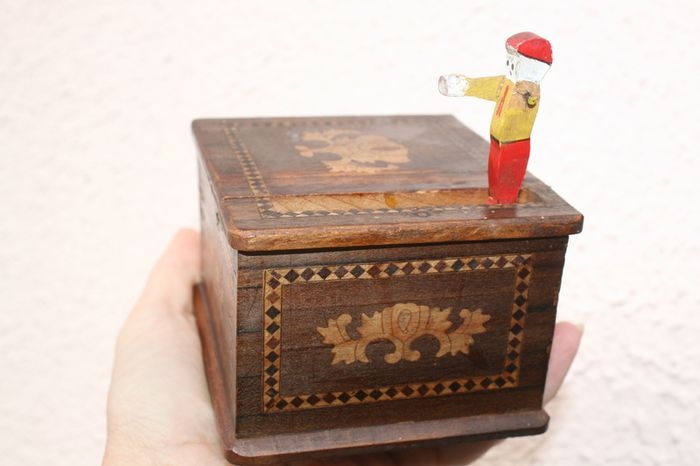 Vintage WOOD JAPANESE Cigarette Dispenser 4" x3,4" H-2,4"