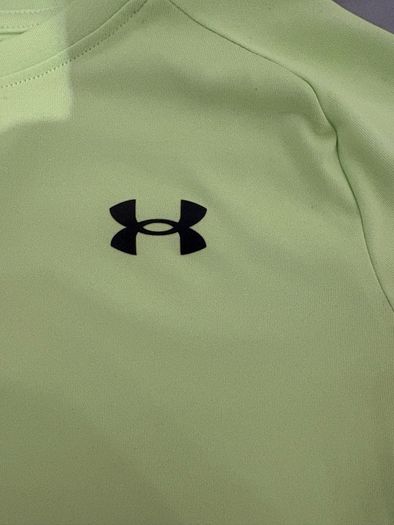 Boys under armour t-shirt large