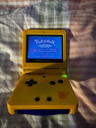 Pokemon Gameboy advance + 6 Pokemon Games