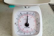 Kitchen weighing scales