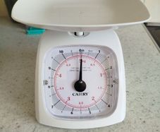 Kitchen weighing scales