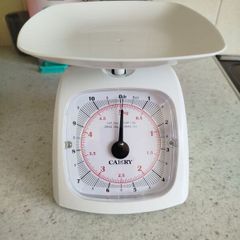 Kitchen weighing scales