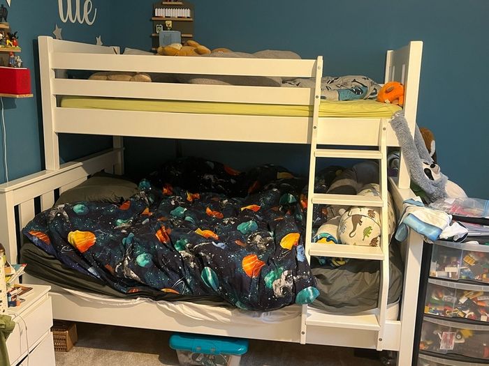 Triple bunk