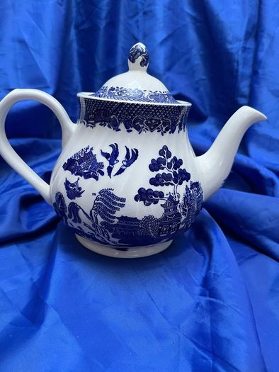 Barratts Blue Willow teapot