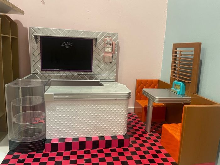 Our Generation diner with lots of accessories