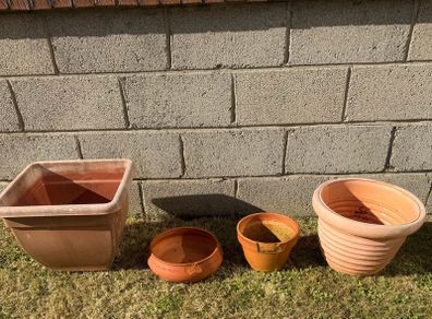 Plastic & Terracotta Pots