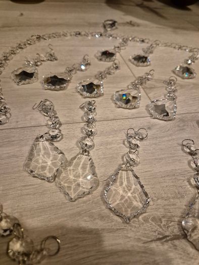 Crystal pendants with connectors