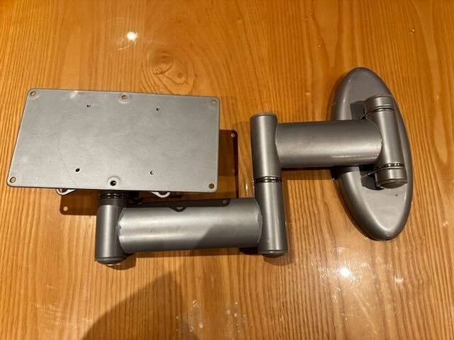 VESA TV bracket cantilever
