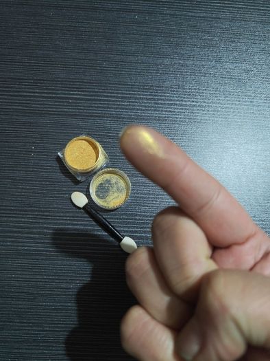eye glitter