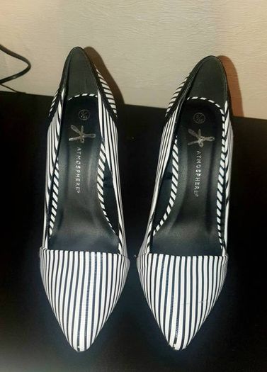 striped shoes size 5