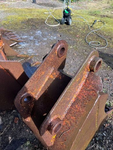 4 Original JCB 3Cx buckets, Ripper toe and wheel