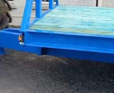 Low loader
