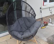 egg chair