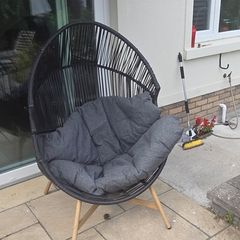 egg chair