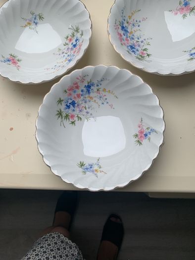 Myott China bowls x 5 & 2 plates