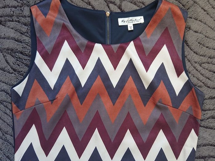 E40 SALE!!!   Designed in Paris Dress. Size 10