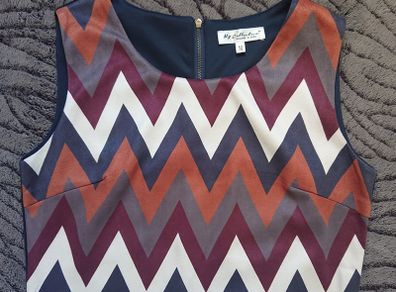 E40 SALE!!!   Designed in Paris Dress. Size 10