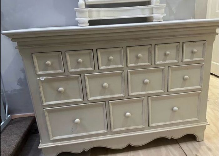 chest of drawer and mirror