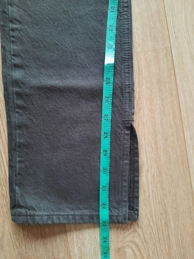 Zara cotton trousers 24 waist and 33 leg UK size 6 in very good condition with no issues FREE TRACKED POSTAGE INCLUDED