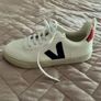 Veja Kids V-10 Laces CWL White Cobalt Pekin Trainers Image 2