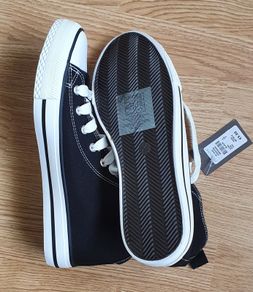 BNWT - Size 6 - A Lovely Pair of Black Trainers - Tagged 9 Euro