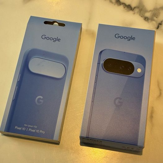 Google Pixel 10 128GB blue and pixel snap case