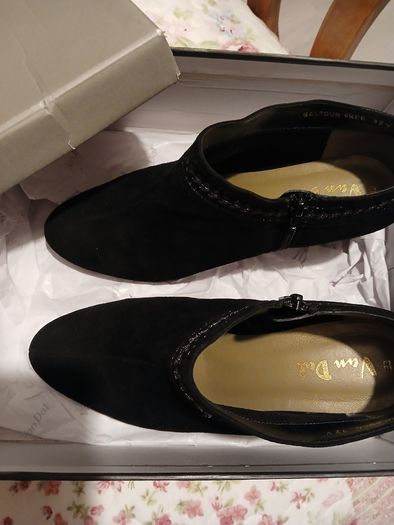 Van dal ankle boots wide fitting 61/2 EE black suede
