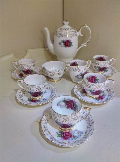 Beautiful Vintage Queen Anne Coffee Set